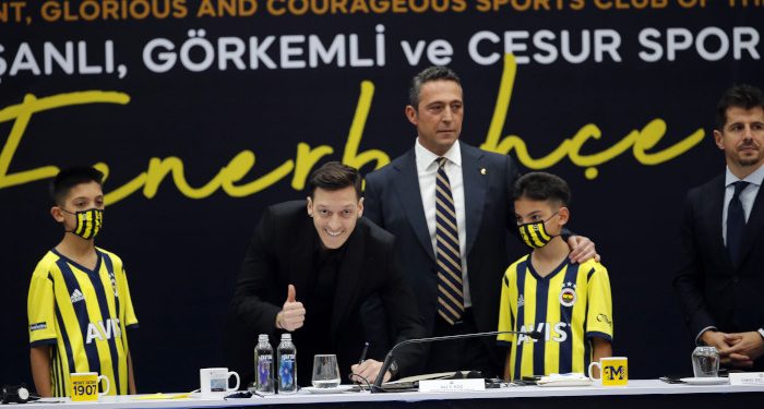 Mesut Özil imzayı attı