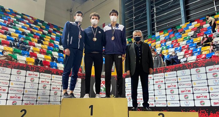 Atletlerimiz Türkiye Büyükler ve U20 Salon Atletizm Şampiyonası’nı zirvede tamamladı