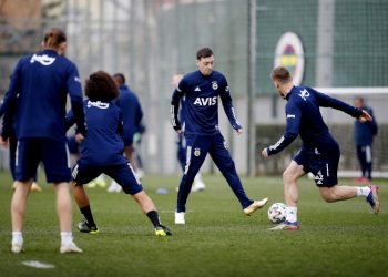 Fenerbahçe kampa girdi