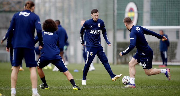 Fenerbahçe kampa girdi