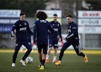 Fenerbahçe kampa girdi