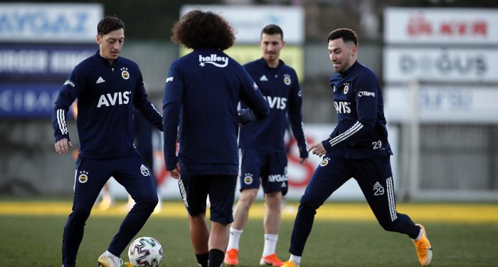 Fenerbahçe kampa girdi