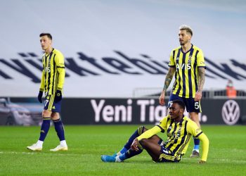 Fenerbahçe, Süper Lig'in 26. haftasında Göztepe'yi konuk ettiği karşılaşmadan 1-0 mağlup ayrıldı.