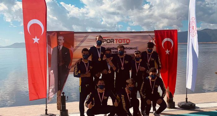 Kürekçilerimiz, Büyükler Türkiye Şampiyonası’nda kadınlarda ve erkeklerde şampiyon oldu