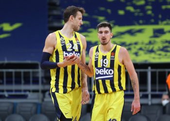 Jan Vesely ve Nando De Colo