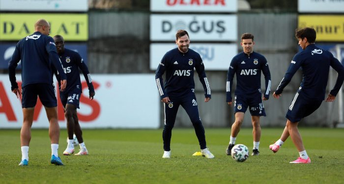 Fenerbahçe'de Medipol Başakşehir maçı hazırlıkları başladı