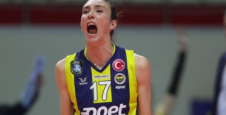 Naz Aydemir Akyol 2 yıl daha Fenerbahçe Opet'te