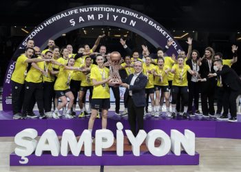 Fenerbahçe Öznur Kablo namağlup şampiyon oldu
