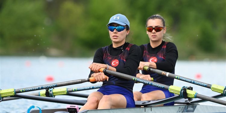 Kürekçimiz Elis Özbay'dan Dünya Kupası’nda bronz madalya