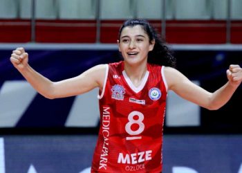 Buse Ünal Fenerbahçe Opet'te