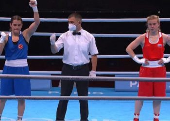 Fenerbahçeli milli boksör Esra Yıldız