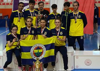 Fenerbahçe Kadın ve Erkek Masa Tenisi Takımları sezonu şampiyon tamamladı