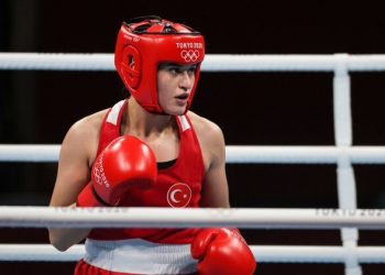Fenerbahçeli milli boksör Esra Yıldız