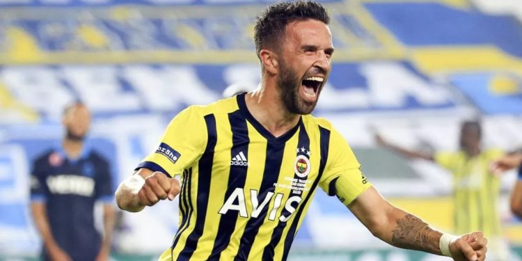 Fenerbahçe'de Gökhan Gönül ile yollar ayrıldı