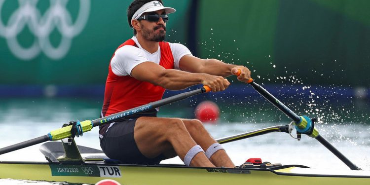 Fenerbahçeli milli kürekçimiz Onat Kazaklı