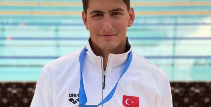 Fenerbahçeli milli yüzücü Mert Kılavuz