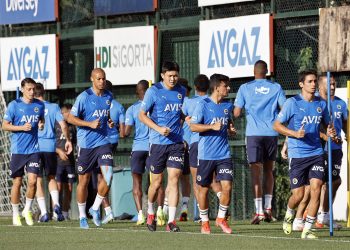 Fenerbahçe kampa girdi