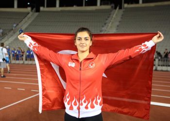 Fenerbahçeli milli atlet Esra Türkmen