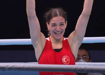 Fenerbahçeli milli boksör Buse Naz Çakıroğlu