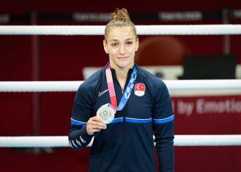 Fenerbahçeli milli boksörümüz Buse Naz Çakıroğlu, Olimpiyat ikincisi oldu