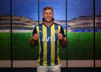 Burak Kapacak resmen Fenerbahçe'de