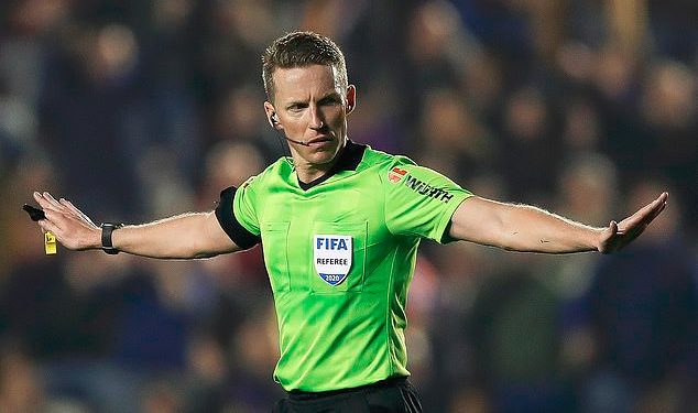 İspanyol hakem Alejandro Hernandez