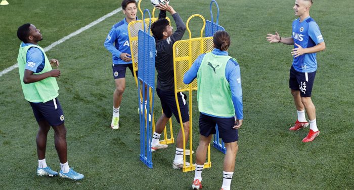 Fenerbahçe kampa girdi