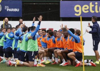 Fenerbahçe kampa girdi