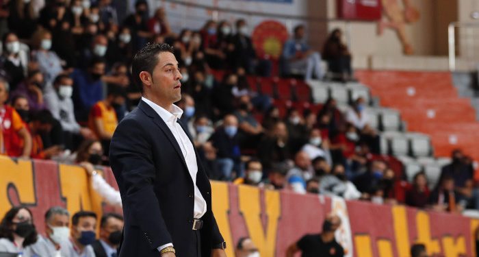 Fenerbahçe Kadın Basketbol Takımı Başantrenörü Victor Lapena