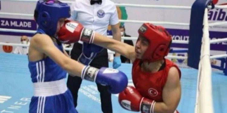 Fenerbahçeli milli boksörümüz Kevser Tütüncü