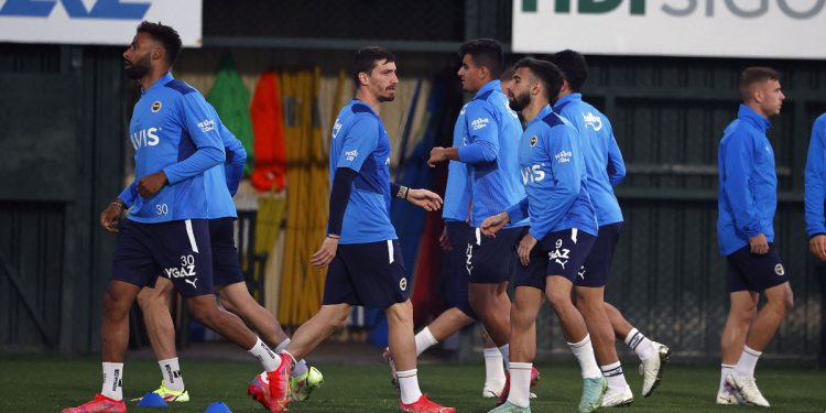 Fenerbahçe'de Alanyaspor maçı hazırlıkları başladı