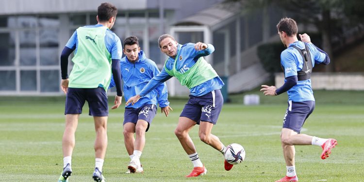 Fenerbahçe'de İttifak Holding Konyaspor maçı hazırlıkları başladı