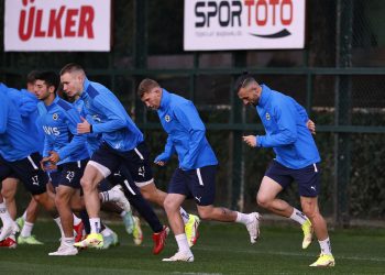 Fenerbahçe kampa girdi