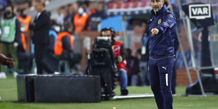 Fenerbahçe Teknik Direktörü Vitor Pereira