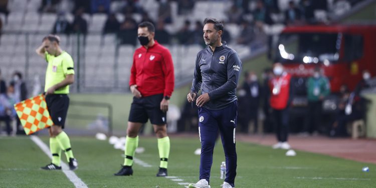 Fenerbahçe Teknik Direktörü Vitor Pereira