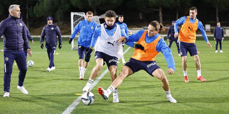Fenerbahçe, Galatasaray maçı hazırlıklarına başladı