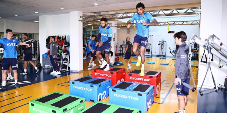 Fenerbahçe'de Çaykur Rizespor maçı hazırlıkları başladı