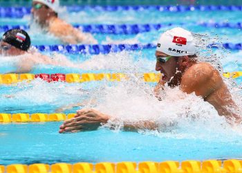 Fenerbahçeli milli yüzücümüz Emre Sakçı