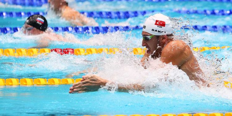 Fenerbahçeli milli yüzücümüz Emre Sakçı