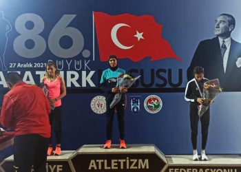 Milli atletimiz Burcu Subatan, 86. Büyük Atatürk Koşusu'nda altın madalya kazandı