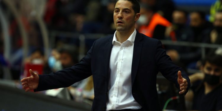 Fenerbahçe Kadın Basketbol Takımı Başantrenörü Victor Lapena