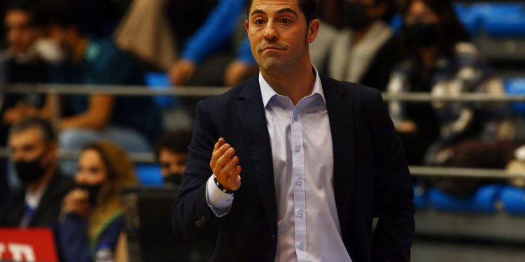 Fenerbahçe Kadın Basketbol Takımı Başantrenörü Victor Lapena