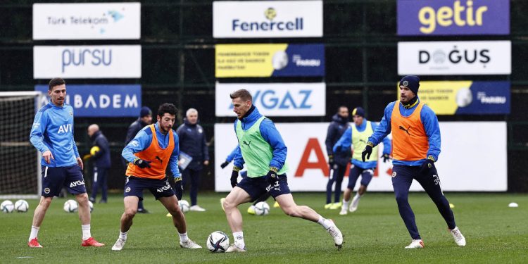 Fenerbahçe'de Beşiktaş maçının hazırlıkları başladı