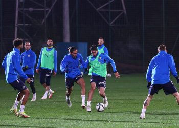 Fenerbahçe kampa girdi