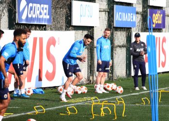 Fenerbahçe'de Eintracht Frankfurt maçı hazırlıkları başladı