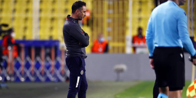 Fenerbahçe Teknik Direktörü Vitor Pereira