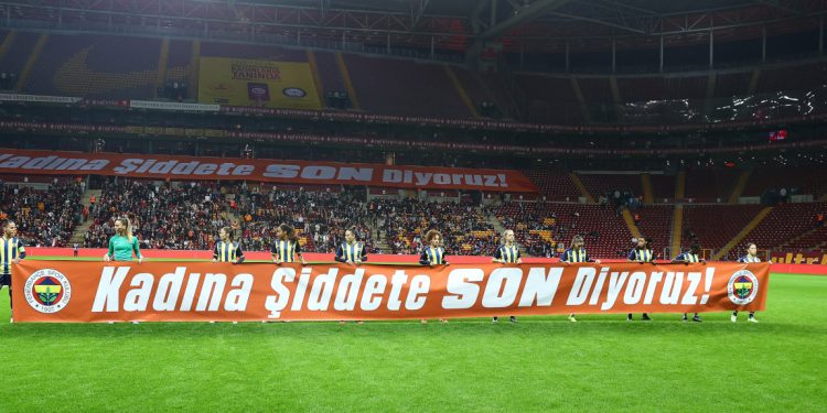 Fenerbahçe ve Galatasaray, "Kadına şiddete son" dedi