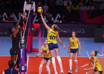 Fenerbahçe Opet - Dentil Praia Clube