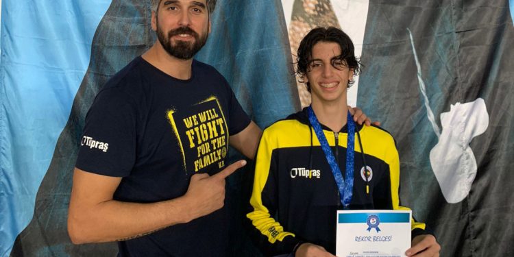 Fenerbahçeli yüzücü Demir Özdemir