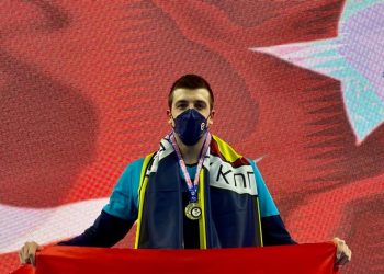 Fenerbahçeli milli yüzücümüz Emre Sakçı